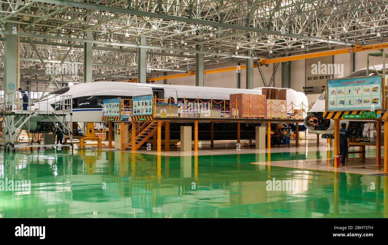 Changchun, Jilin Provinz / China - 11. Juli 2015: Produktionshalle von CRRC Changchun Railway Vehicles Co. Ltd, führender chinesischer Hersteller von High-sp Stockfoto