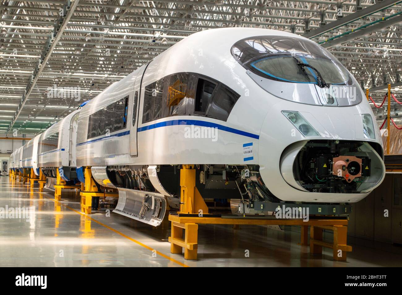 Changchun, Jilin Provinz / China - 11. Juli 2015: Produktionshalle von CRRC Changchun Railway Vehicles Co. Ltd, führender chinesischer Hersteller von High-sp Stockfoto
