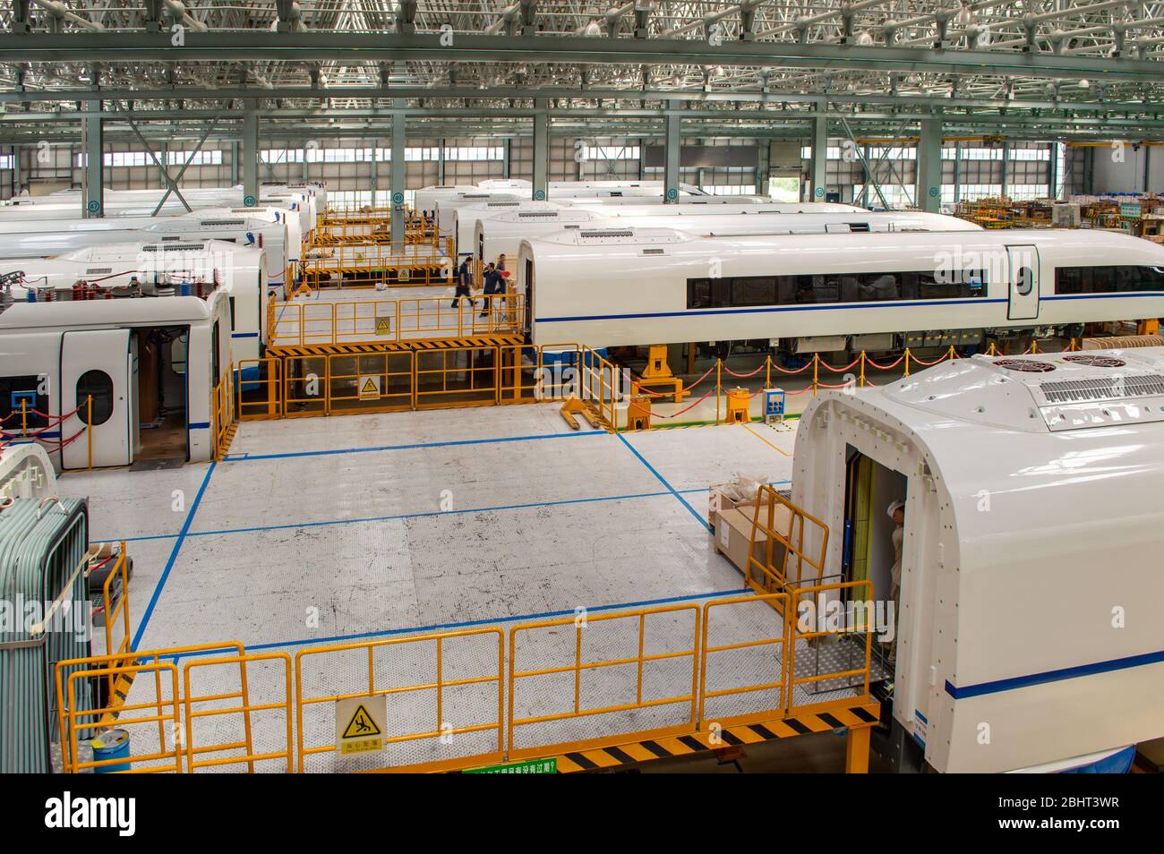 Changchun, Jilin Provinz / China - 11. Juli 2015: Produktionshalle von CRRC Changchun Railway Vehicles Co. Ltd, führender chinesischer Hersteller von High-sp Stockfoto