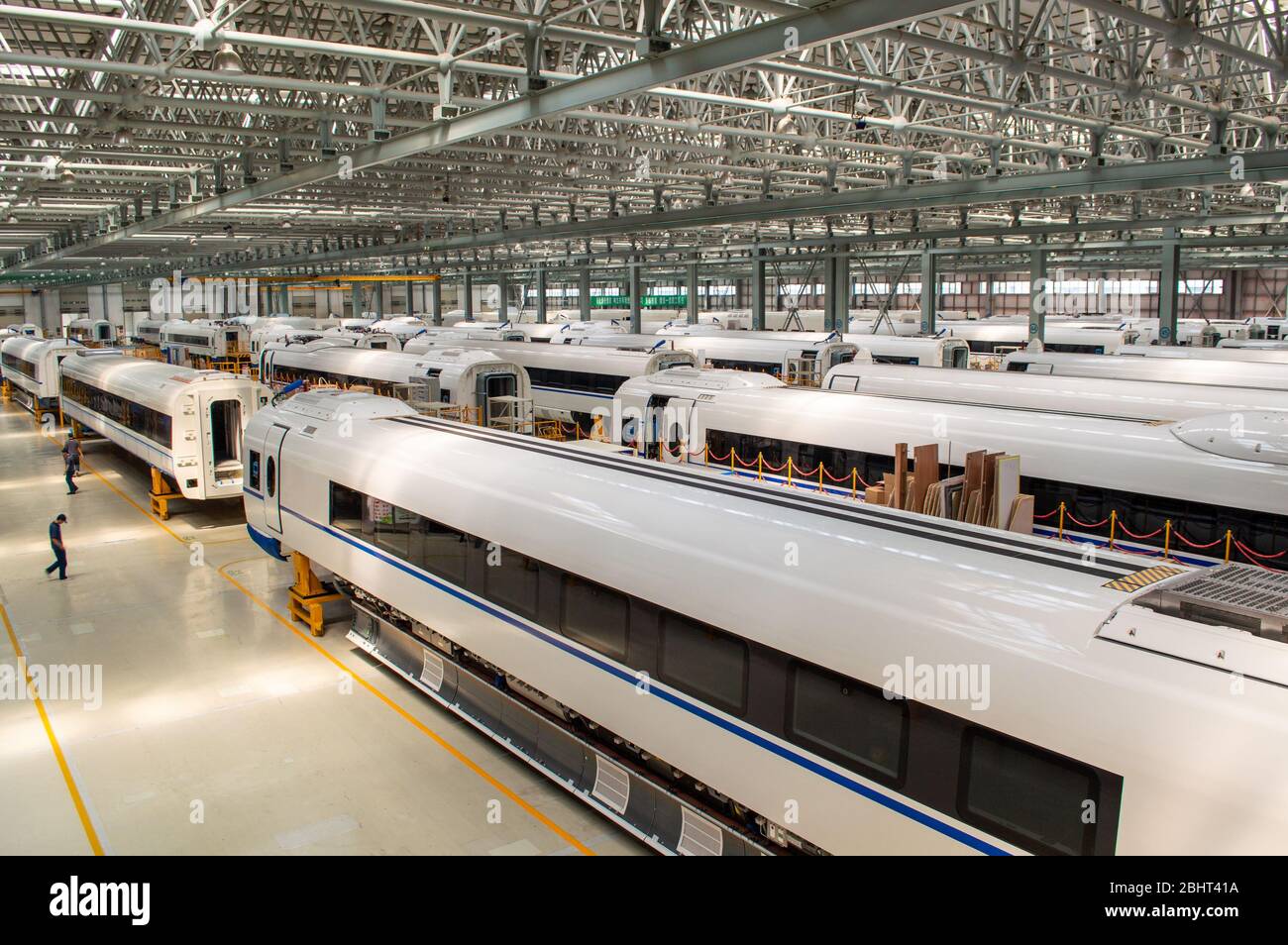 Changchun, Jilin Provinz / China - 11. Juli 2015: Produktionshalle von CRRC Changchun Railway Vehicles Co. Ltd, führender chinesischer Hersteller von High-sp Stockfoto