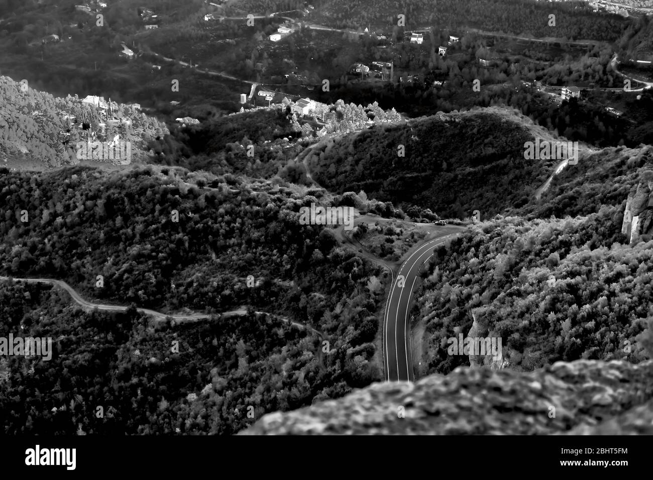 Spanische Berge in den Wolken Stockfoto