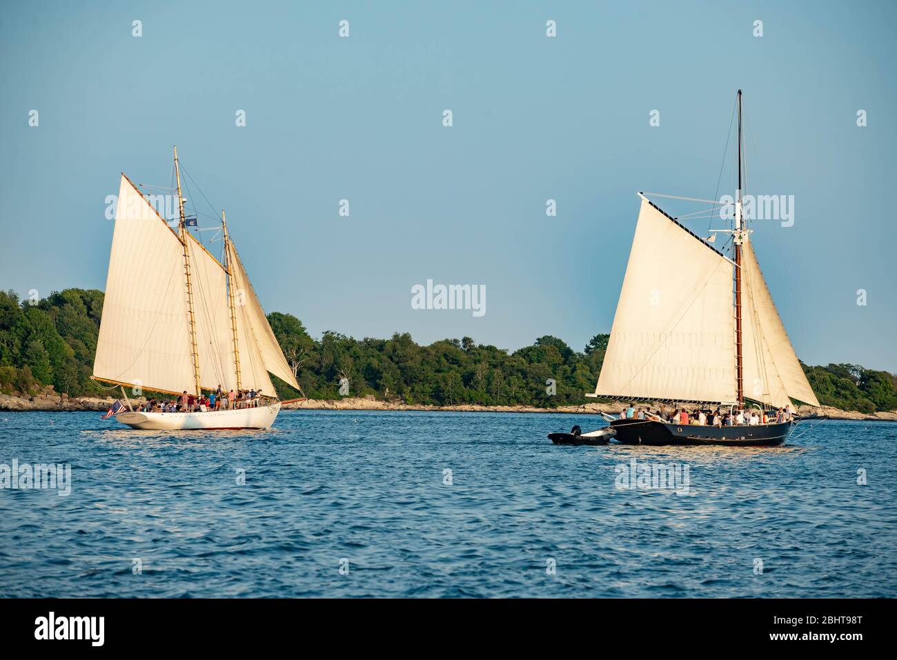 Historisches Segelboot, das von Touristen für Segeltouren in der Bucht von Portland, Maine, benutzt wird Stockfoto