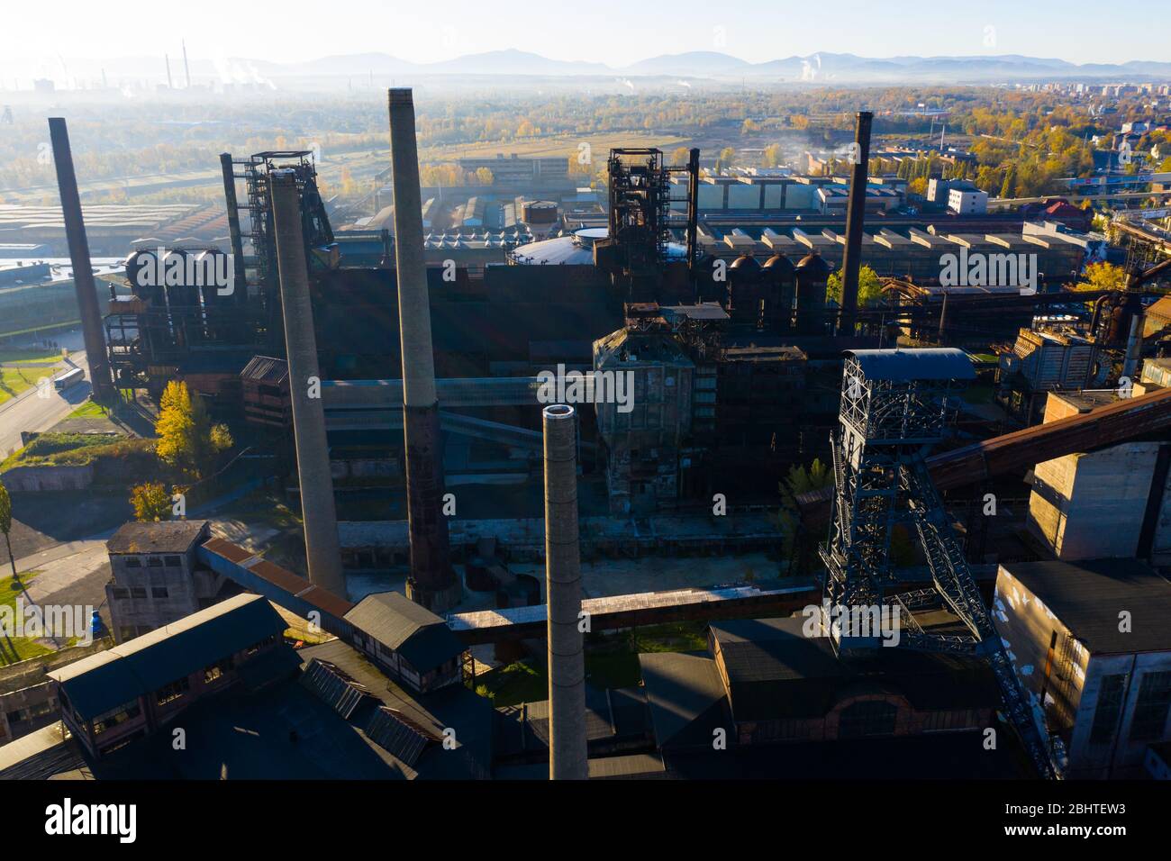 Luftaufnahme der alten rostigen Anlagen der geschlossenen metallurgischen Anlage in Vitkovice Bezirk der Stadt Ostrava, Tschechische Republik Stockfoto