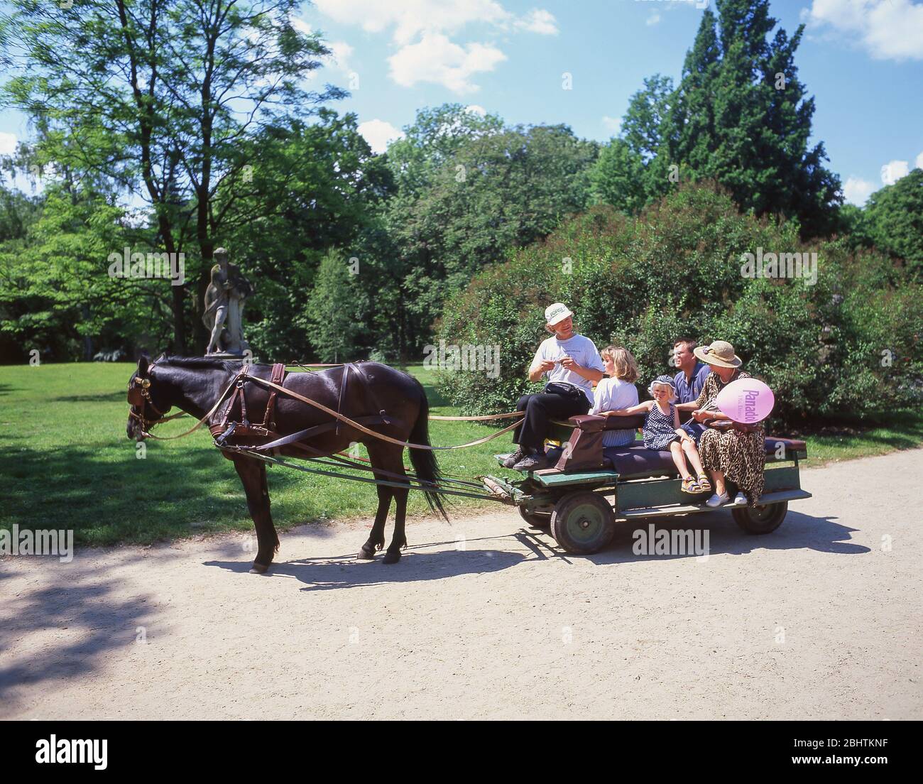 Buggy-Fahrt, Lazienki Park (Königlicher Badepark), Zentralbezirk, Warschau (Warszawa), Republik Polen Stockfoto
