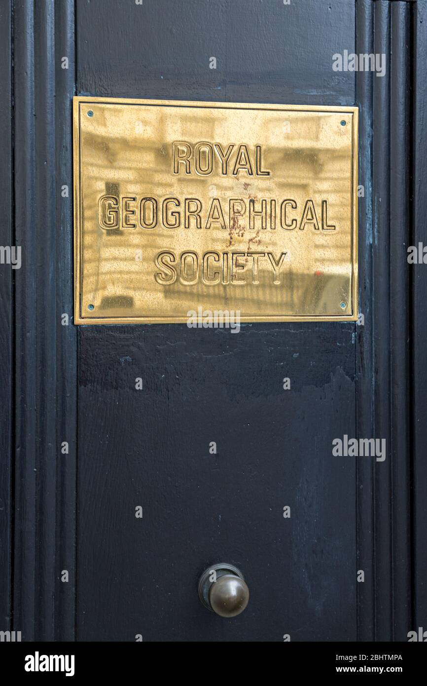 Namensschild für die Royal Geographical Society on door, Kensington, London, Großbritannien Stockfoto
