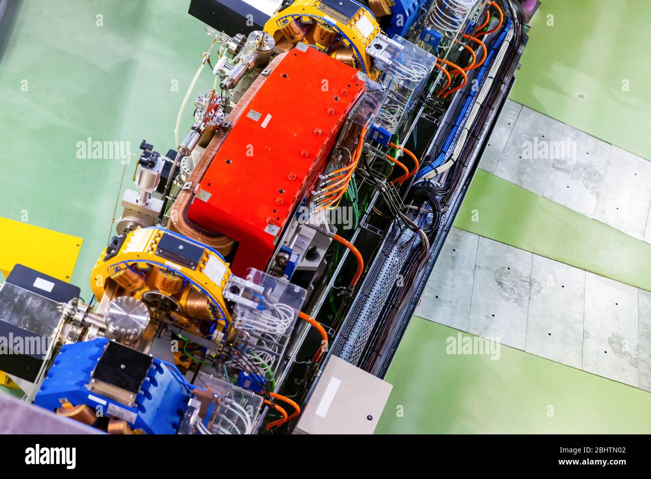 Bild des Synchrotron Beschleunigertunnels im Inneren des Synchrotron-Gebäudes Stockfoto