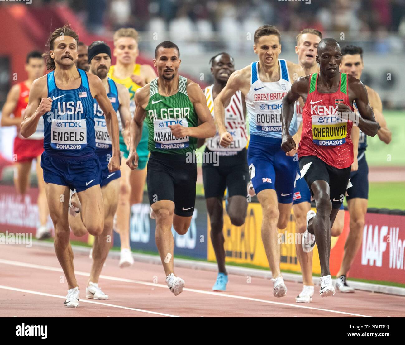 DOHA - QATAR OCT 4: Kalle Berglund (SWE), Craig Engels (USA), Taoufik Makhloufi (ALG), Neil Gourley (GB&NI) und Timothy Cheruiyot (KEN) nehmen an der Konferenz Teil Stockfoto