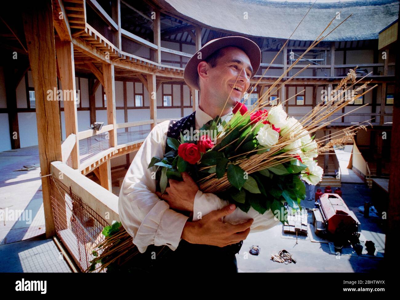 Schauspieler Mark Rylance im Londoner Globe Theatre während seiner Bauzeit Mitte der 1990er Jahre. Mark Rylance wurde 1995 der erste künstlerische Leiter des Shakespeare's Globe Theatre. Stockfoto