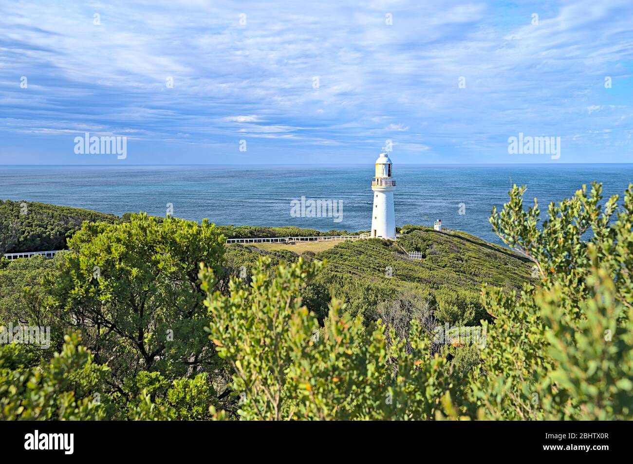 Cape Otway Leuchtturm mit dem Meer hinter Stockfoto