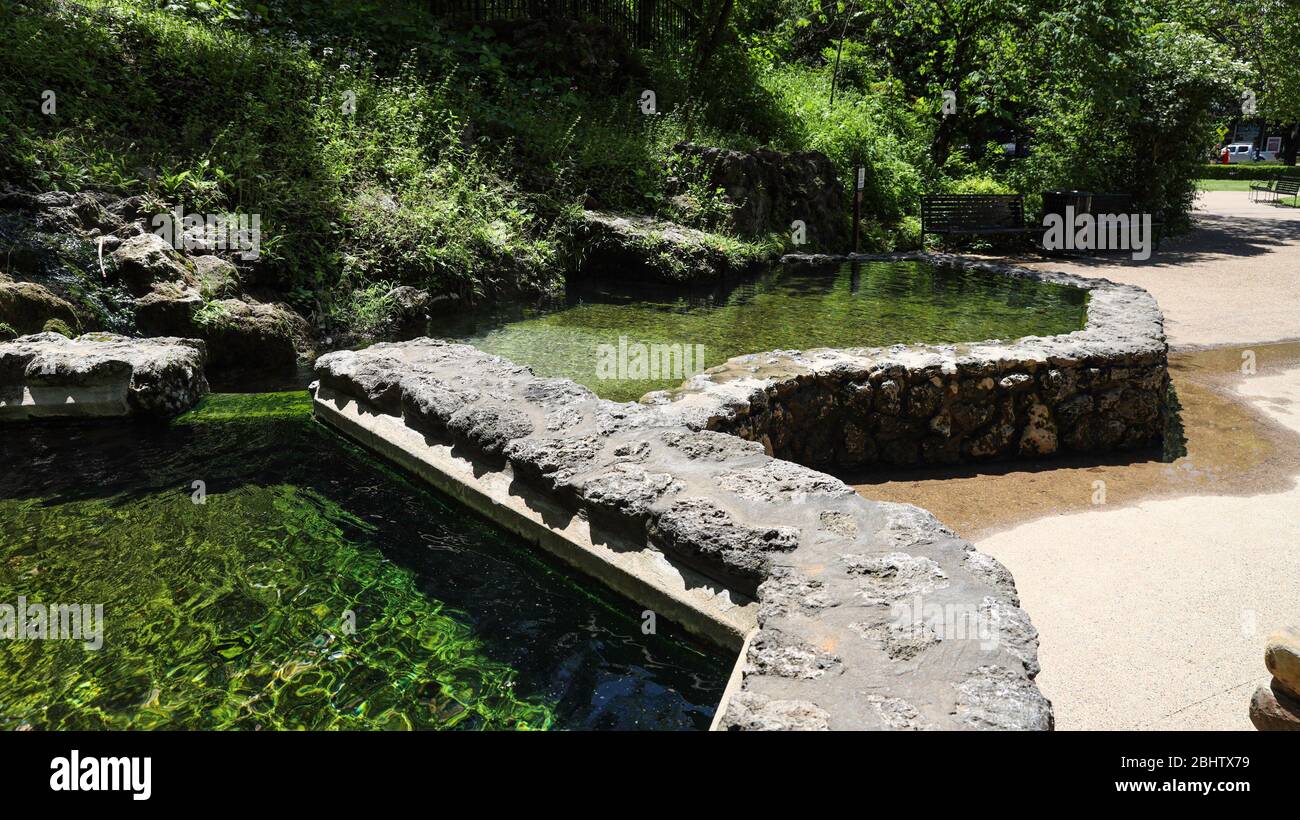 Heißes Becken mit heißem Quellwasser in der Stadt Hot Springs, Arkansas, USA Stockfoto