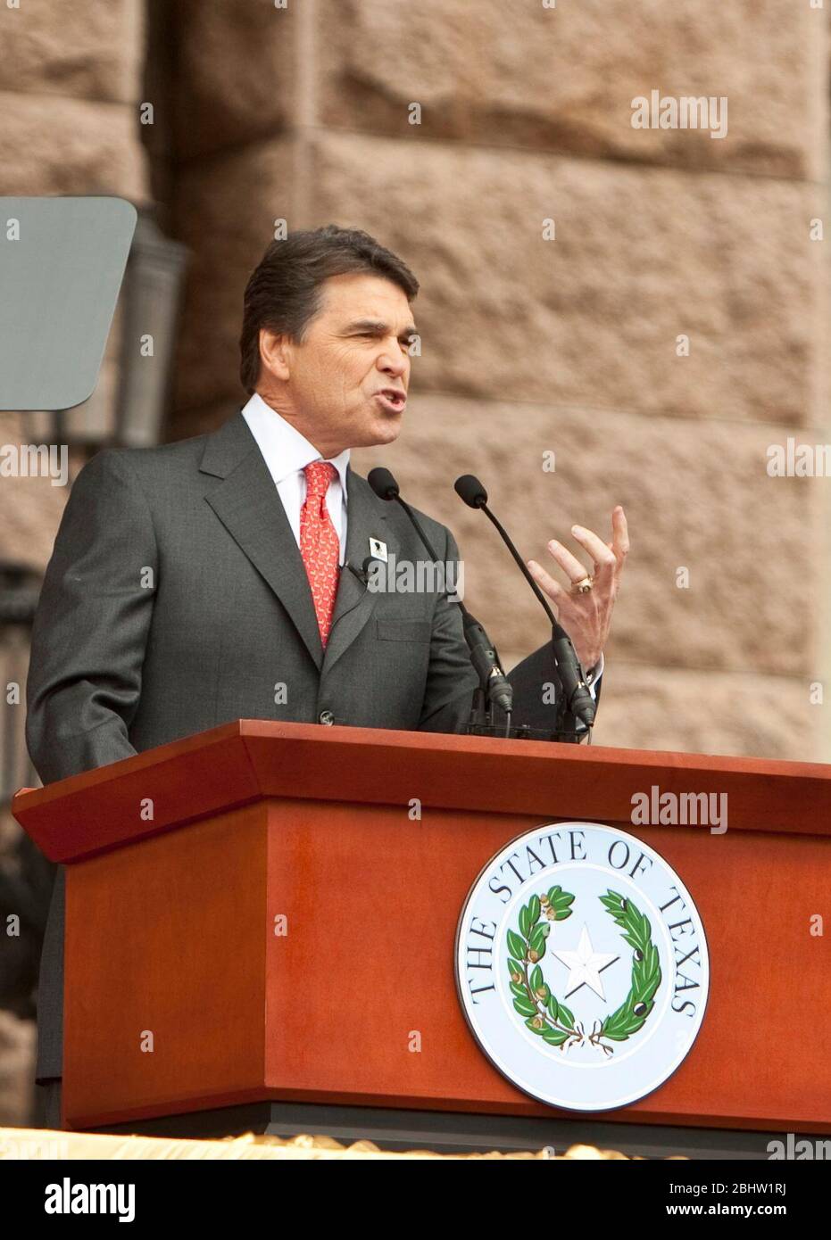 Austin, Texas, USA, 18. Januar 2011: Der texanische Gouverneur Rick Perry spricht, nachdem er für seine dritte volle Amtszeit als Gouverneur vereidigt wurde. Marjorie Kamys Cotera/Daemmrich Photography Stockfoto