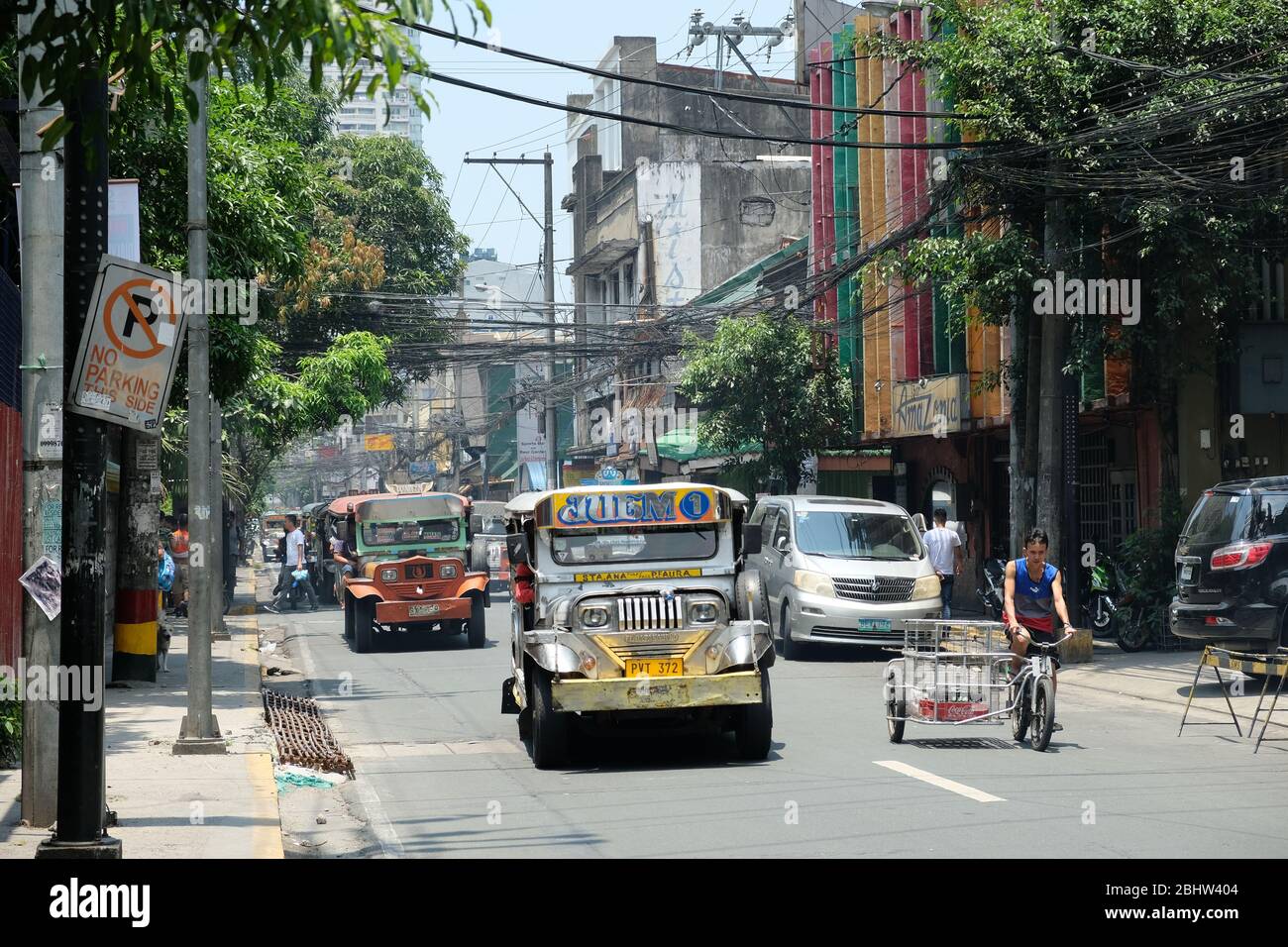 Manila Philippinen - farbenfrohe alte Jeepneys Stockfoto