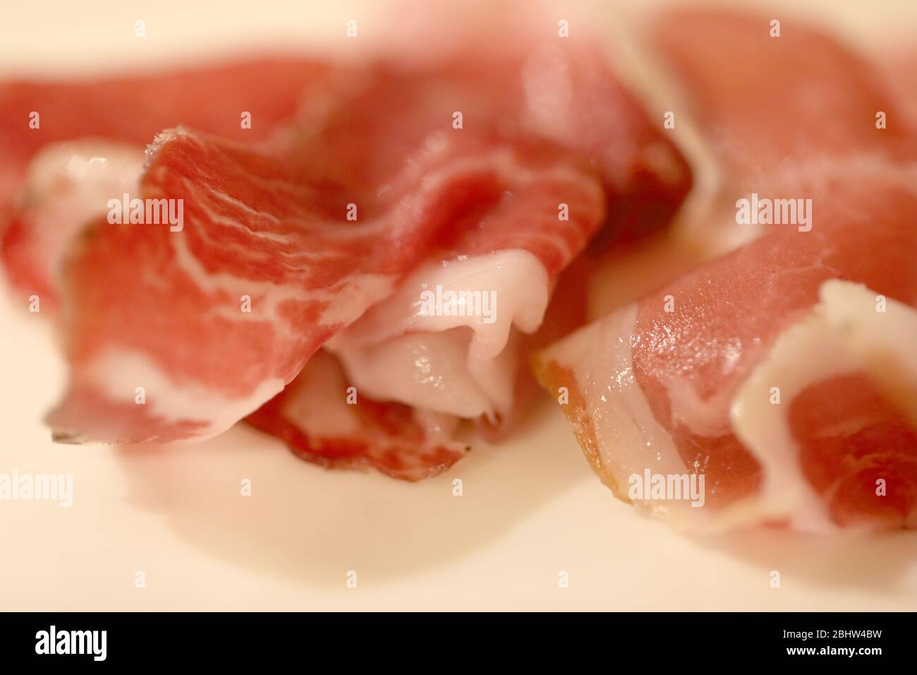 In dünne Scheiben geschnittenes Schweinefleisch coppa und Prosciutto in Rom Italien Stockfoto