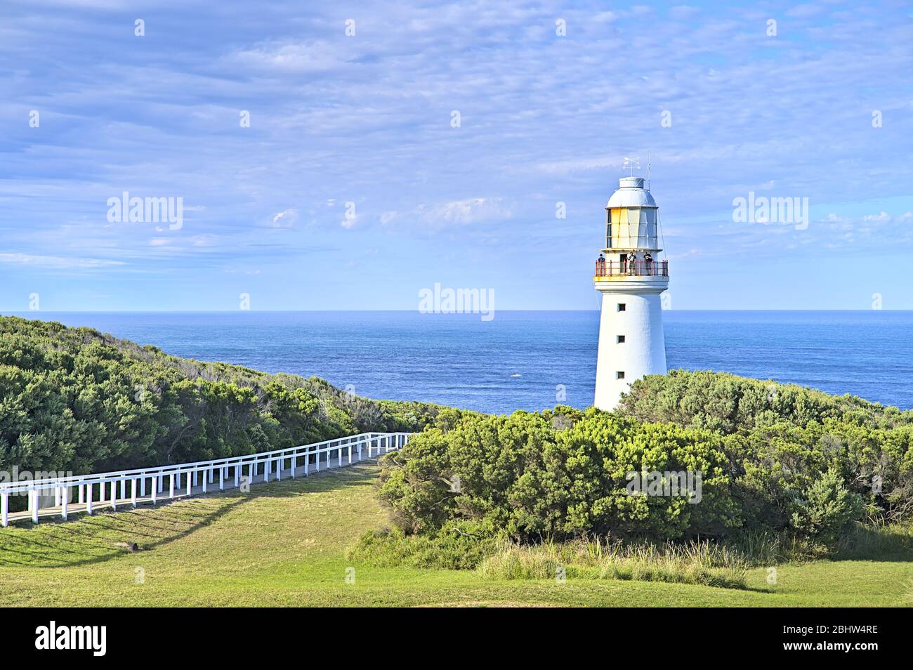 Cape Otway Leuchtturm mit dem Meer hinter Stockfoto