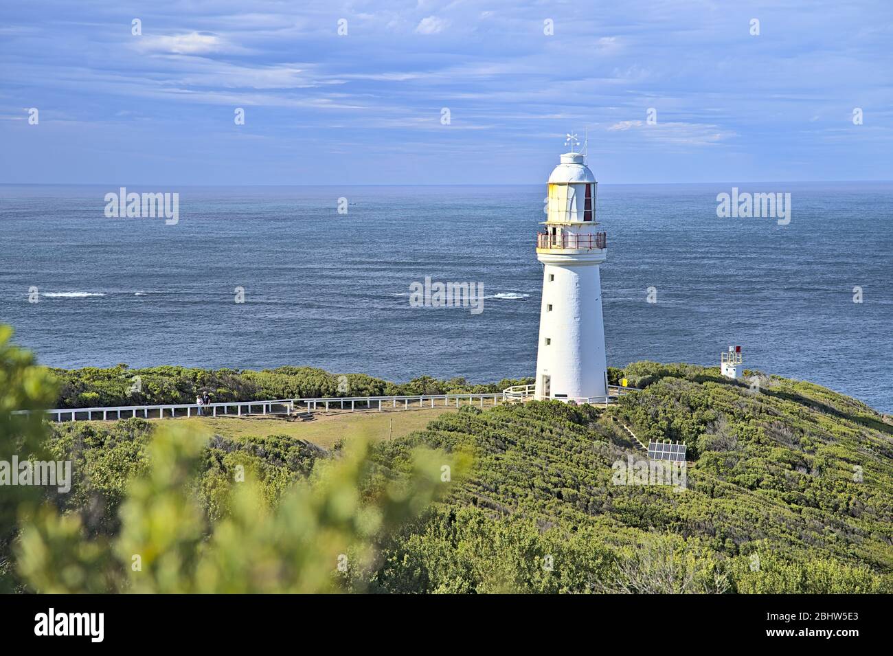 Cape Otway Leuchtturm mit dem Meer hinter Stockfoto