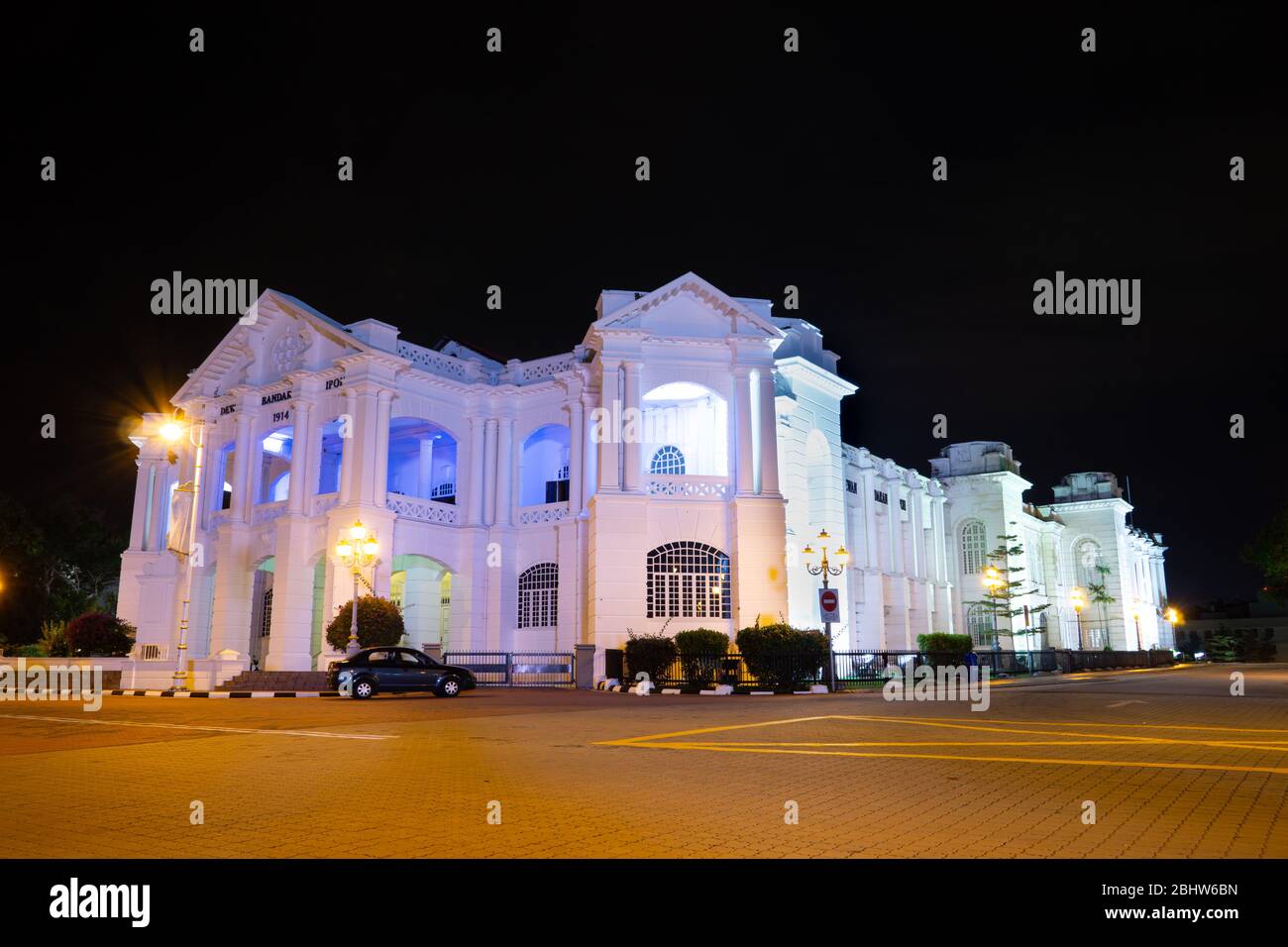 Ipoh Stadtrat Mehrzweckhalle (Dewan Bandaraya Ipoh), gegenüber dem Bahnhof Ipoh, im Jahr 1914 abgeschlossen, Design Pracht, alle el Stockfoto