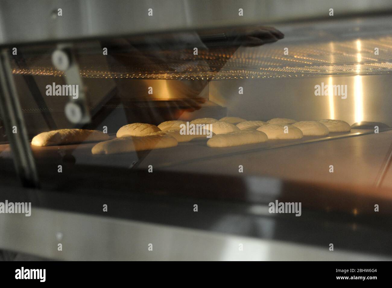 Herstellung von Bio-Brot Stockfoto