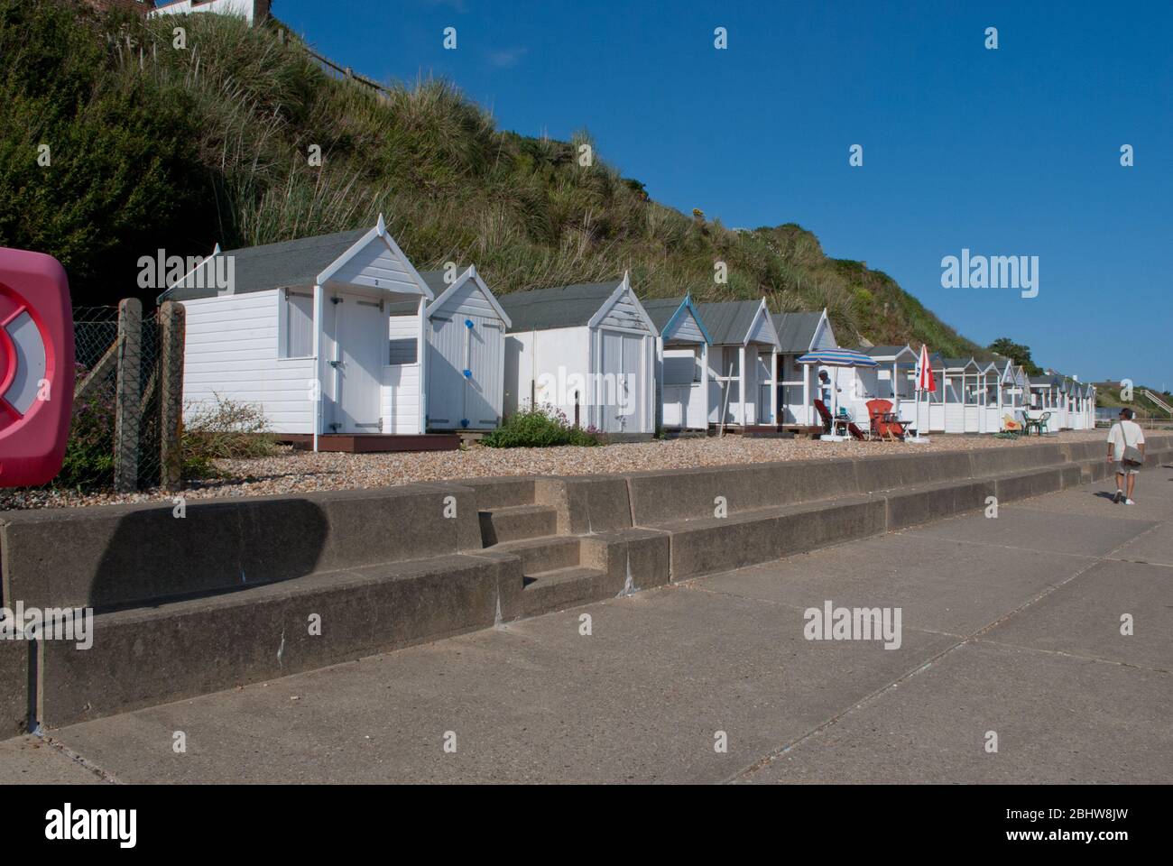 Strandhütten am Meer in Bexhill Stockfoto