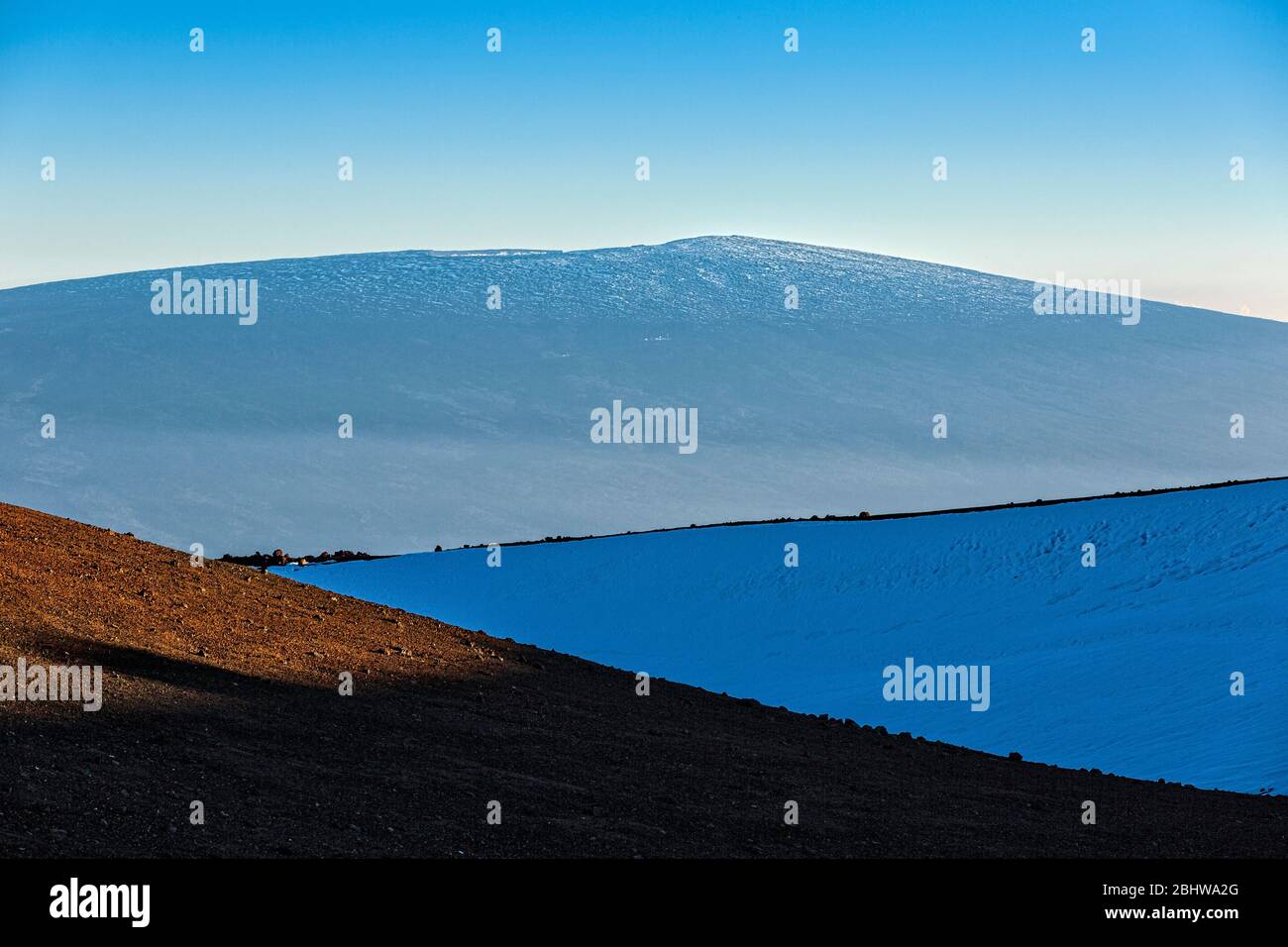 Blick vom Mauna Kea Gipfel zum Mauna Loa Gipfel auf Hawaii Insel. Stockfoto