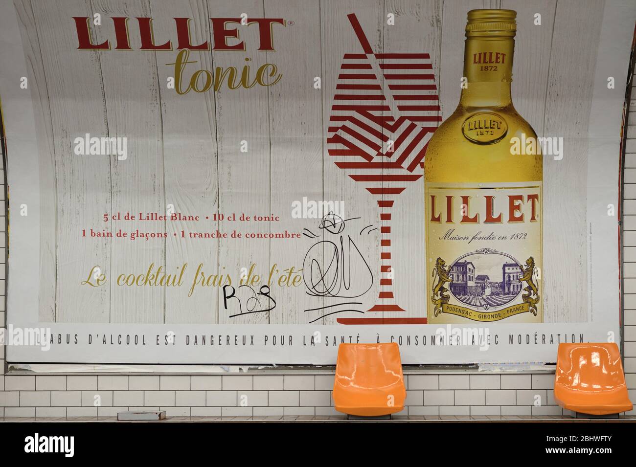 Ein Lillet-Plakatwand in der U-Bahn-Station / Metro, Paris Fr. Stockfoto