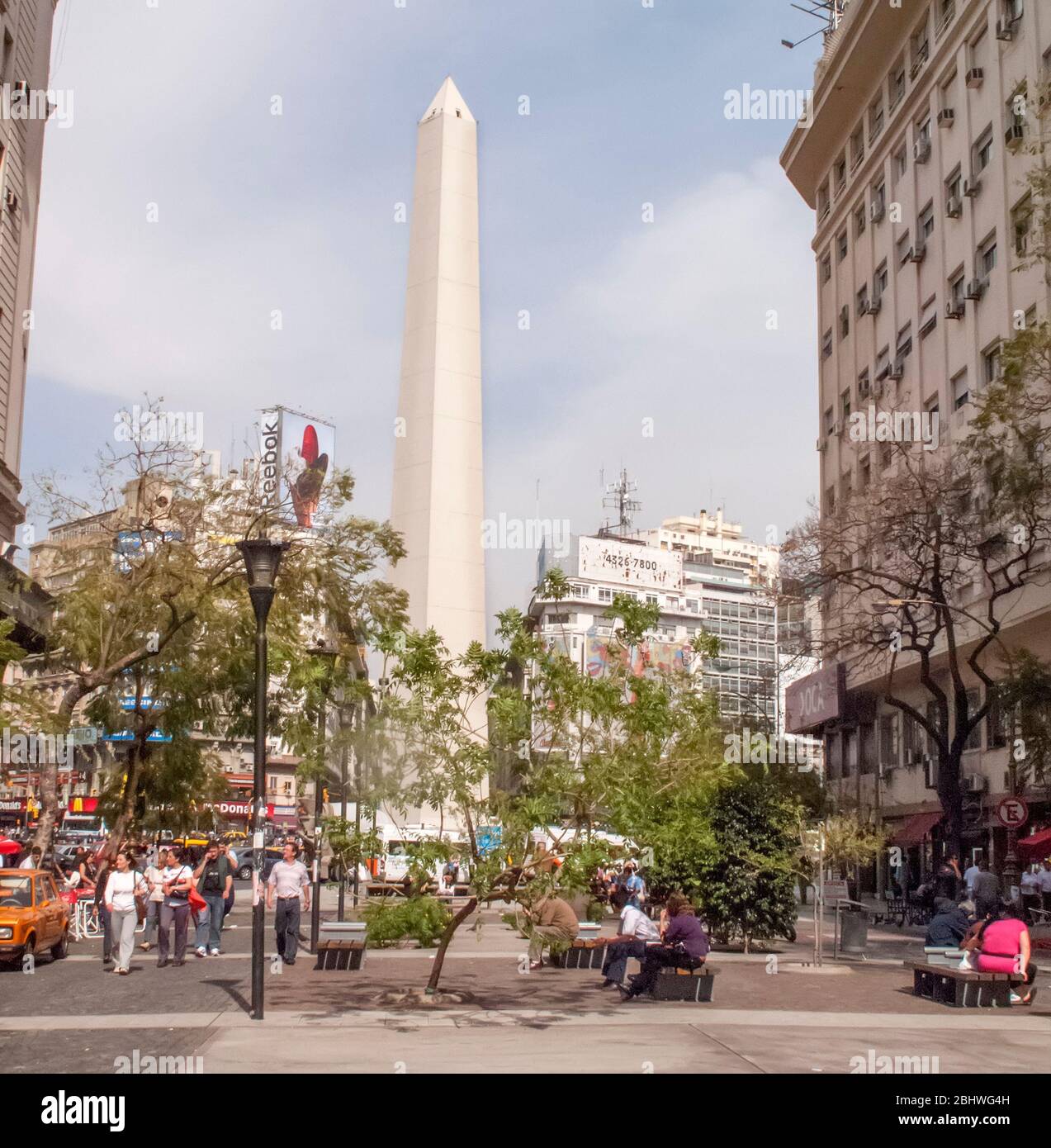 Obelisco (Obelisk) an der Avenida 9 de Julio, Buenos Aires, Argentinien Stockfoto