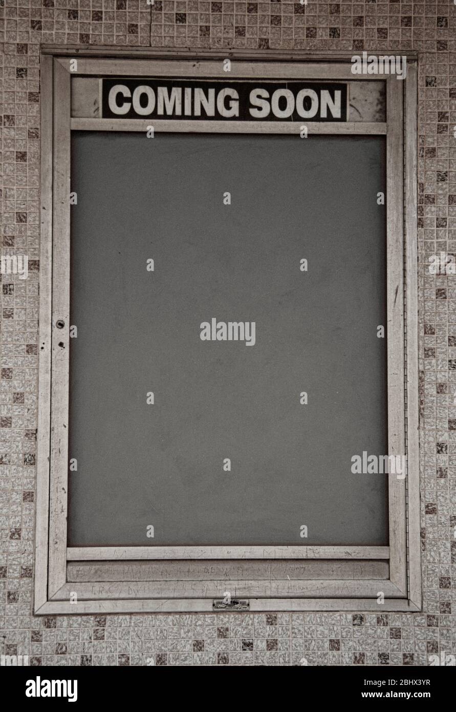 Leerer Platz für Poster für kommende Filmattraktionen Stockfoto