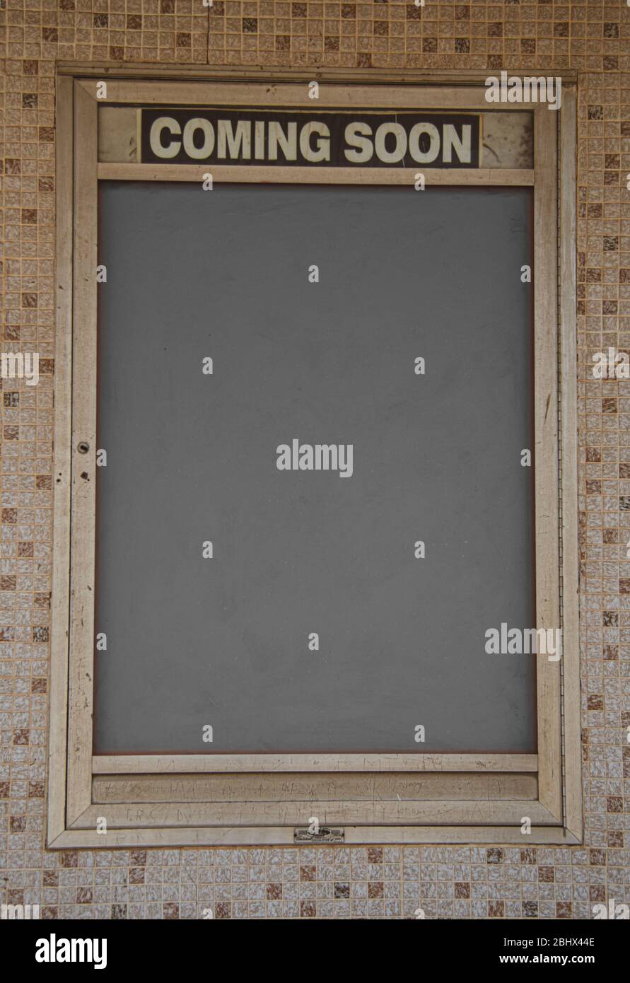 Leerer Platz für Poster für kommende Filmattraktionen Stockfoto