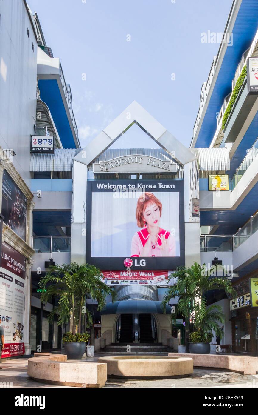 Bangkok, Thailand - 11. August 2017: Die Gegend, die als Korea-Stadt bekannt ist, hat viele koreanische Restaurants. Sie befinden sich in Sukhumvit Plaza. Stockfoto