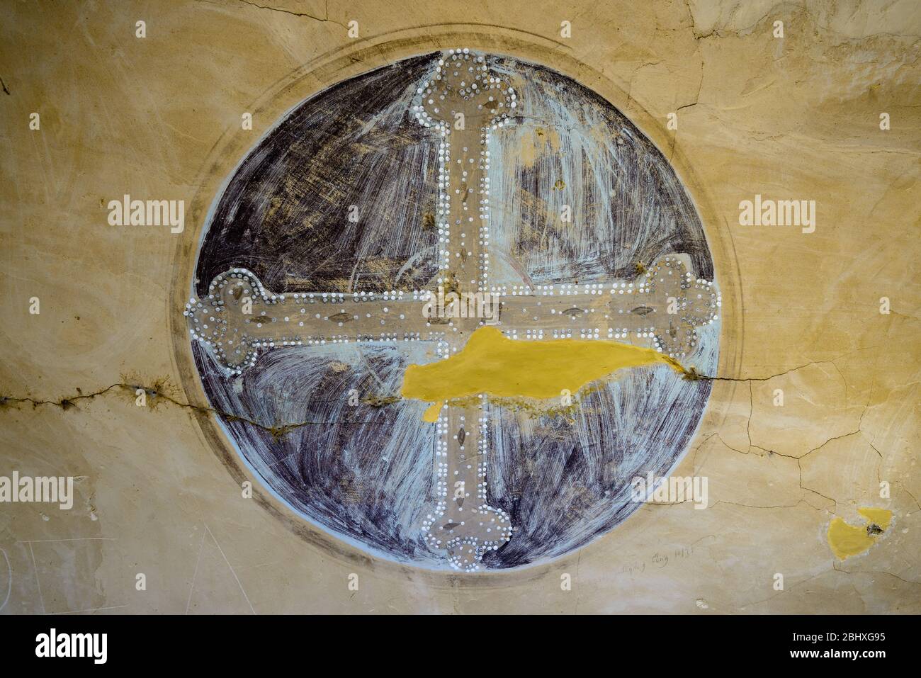 Georgien, Blick auf alte christliche Symbole in Höhlen auf dem Klosterberg des Klosters David Gareji Stockfoto