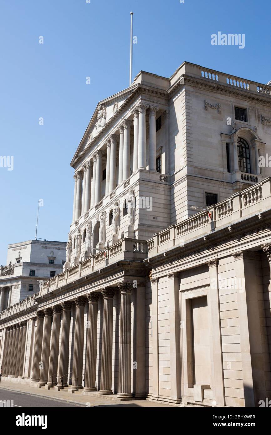 Vorderfassade des Bank of England Gebäudes auf Threadneedle St, London, EC2R 8AH. Die Bank kontrolliert die Zinssätze für Großbritannien. (118) Stockfoto