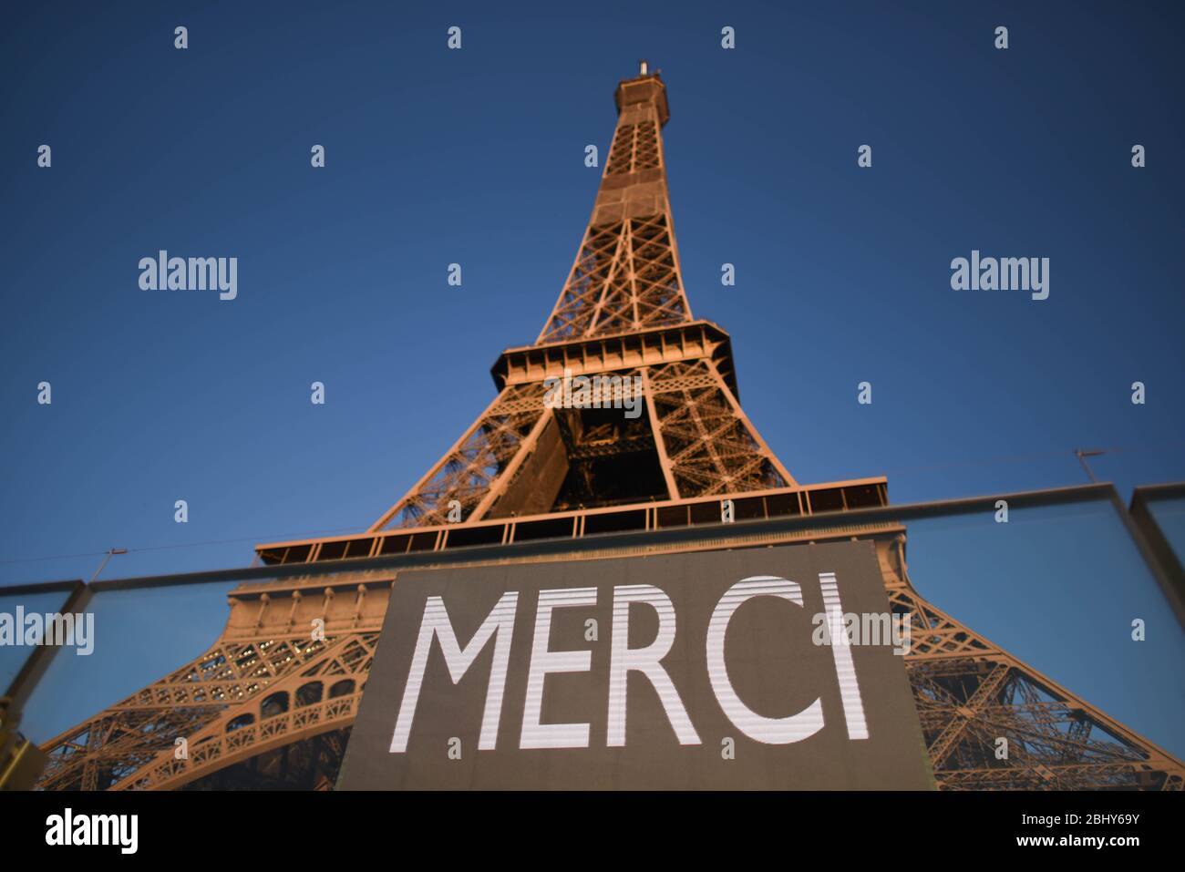 Paris Word Eiffel Tower Stockfotos Und Bilder Kaufen Alamy