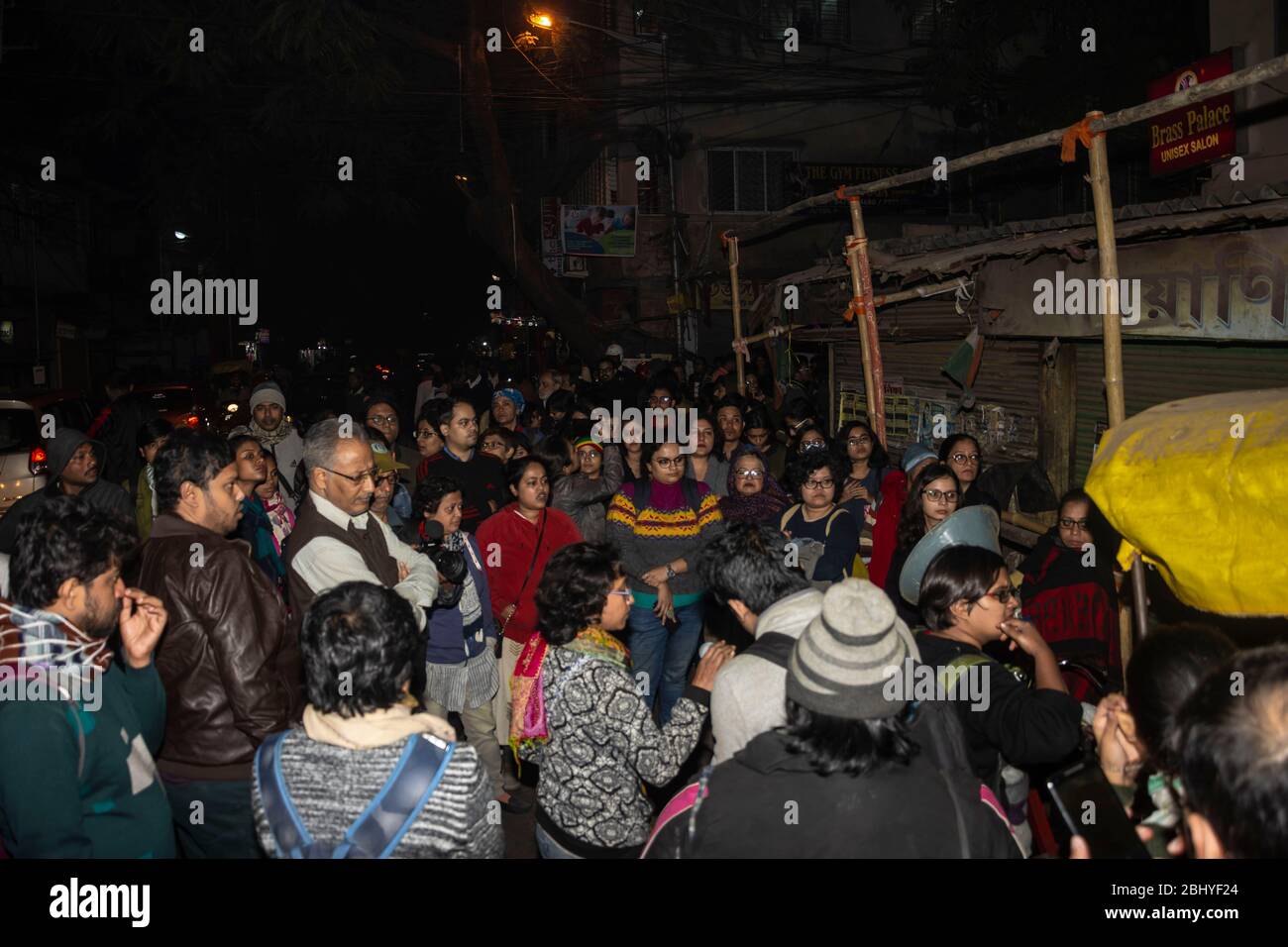 Feministinnen sprechen laut gegen den Angriff der BJP Goons Stockfoto