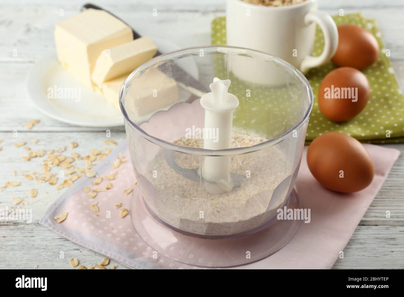 Zutaten für Haferflocken-Cookies auf Holztisch, Nahaufnahme Stockfoto
