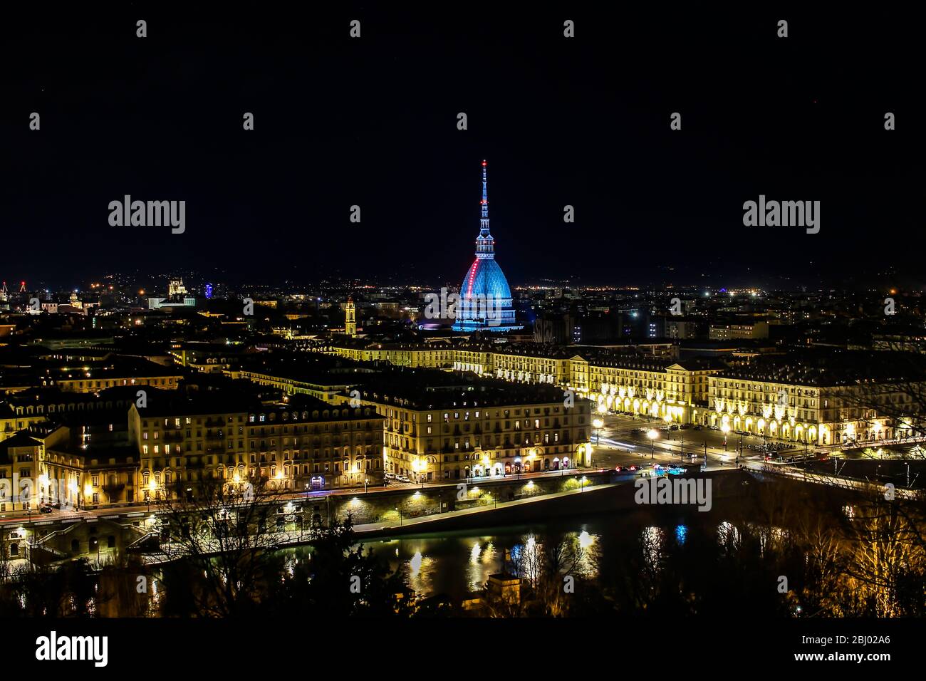 Panoramablick auf Turin, Italien, bei Nacht Stockfoto