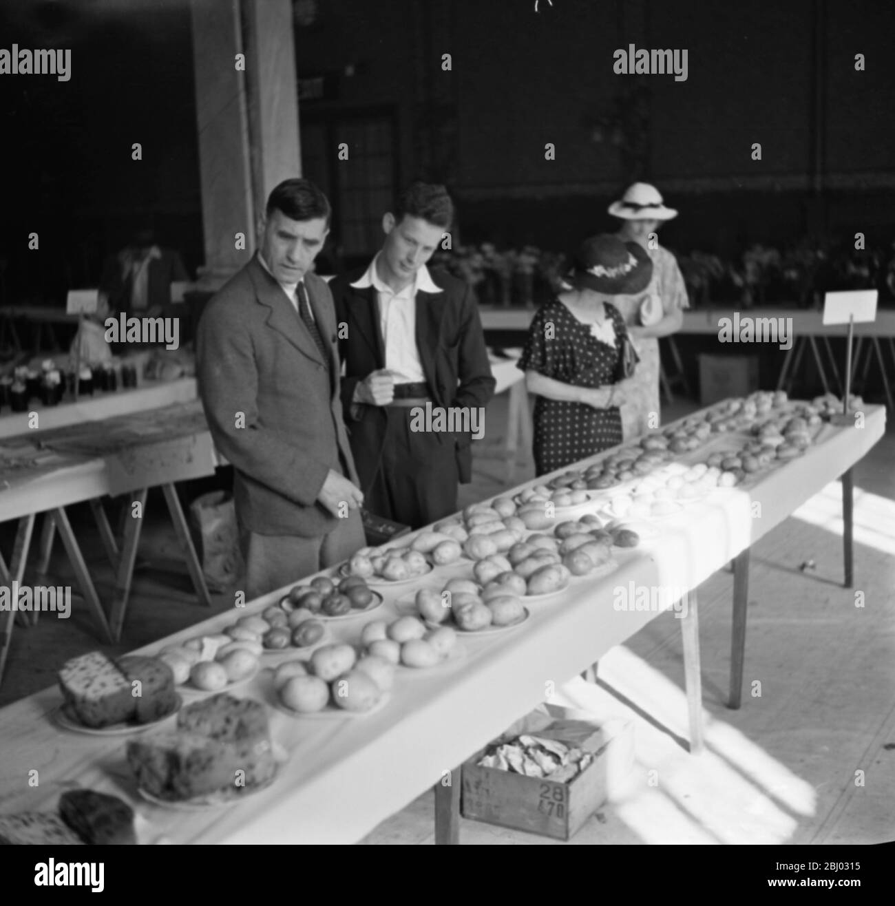 Ein Kuchen Wettbewerb bei Crayford Blume zeigen. - 29. August 1936 Stockfoto