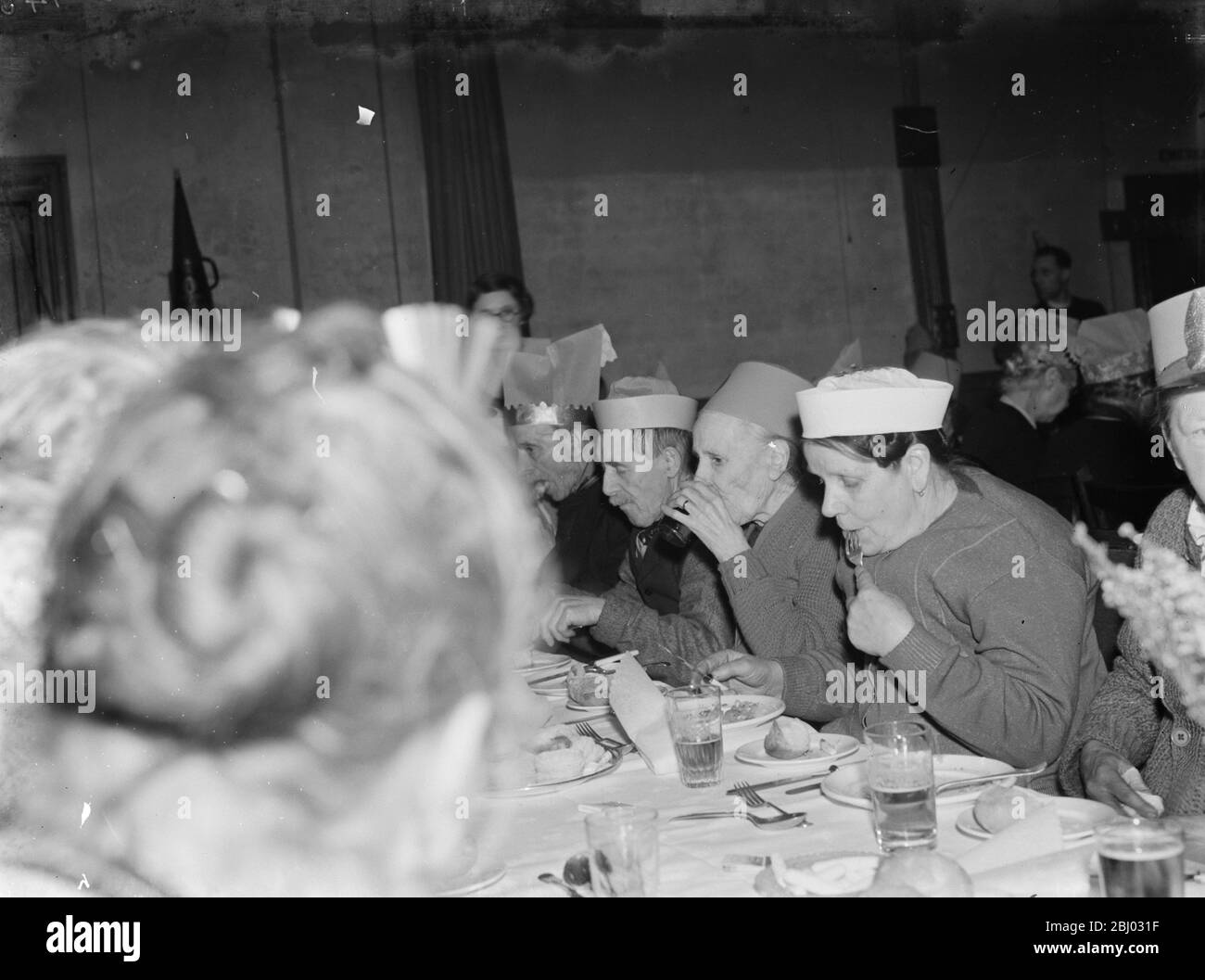 Old Folks Party, organisiert vom Rotary Club. - 1937 Stockfoto