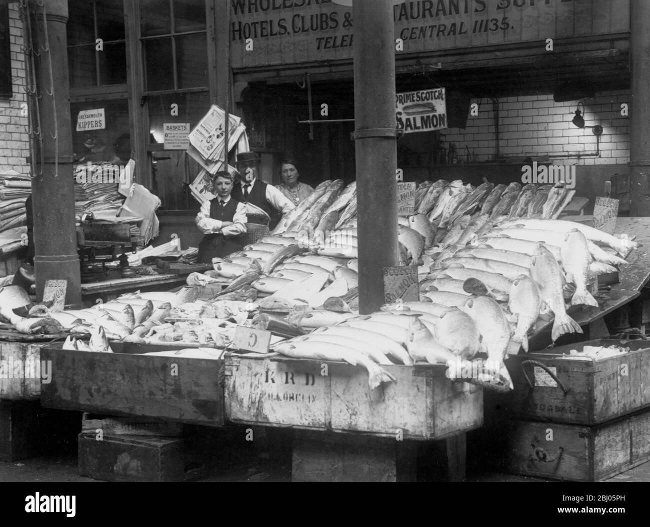 1917 Fischstand Stockfoto