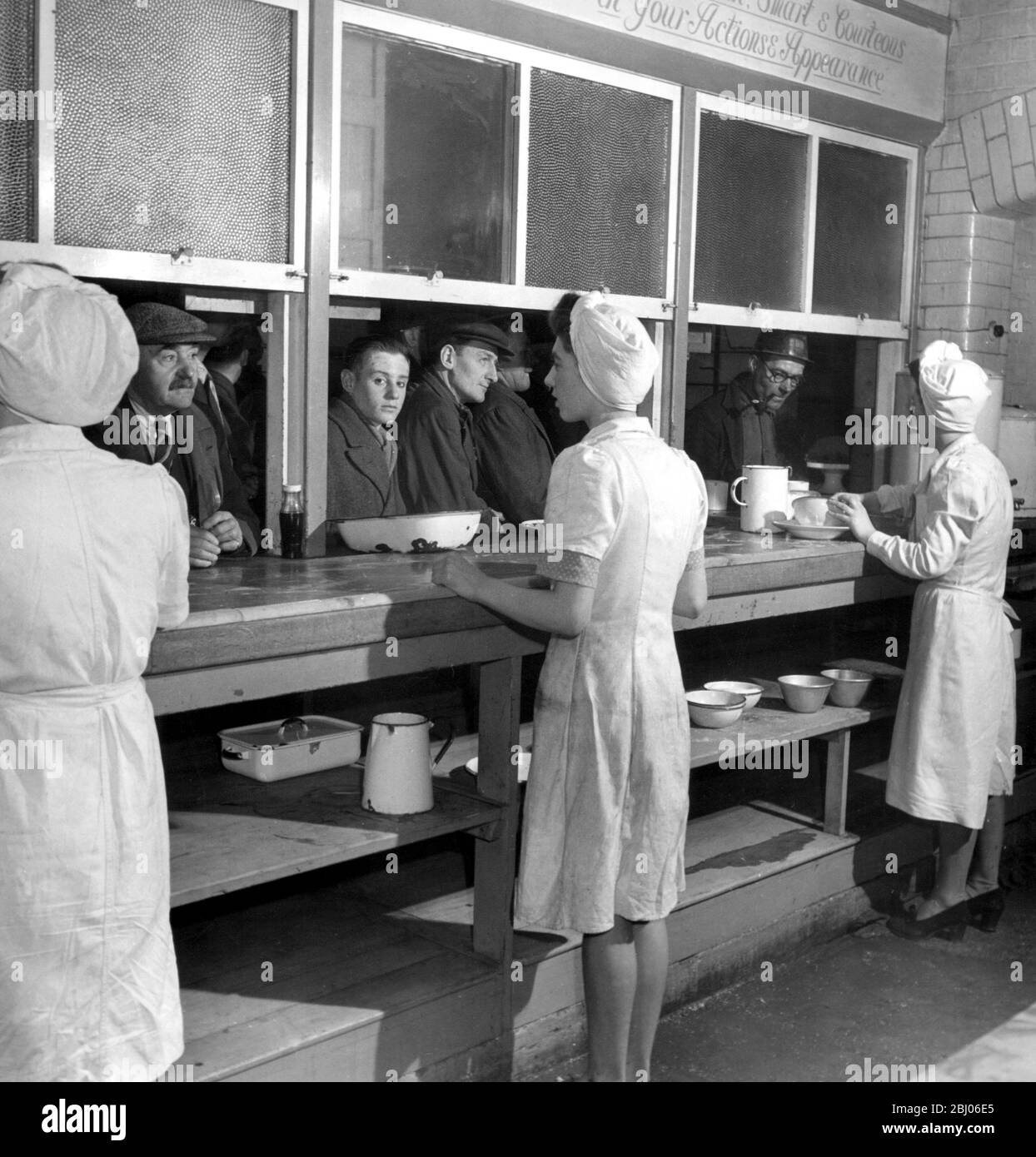 Super Service für Bergarbeiter in der Manvers Main Colliery, Yorkshire Kantine. - 19. Dezember 1947 Stockfoto
