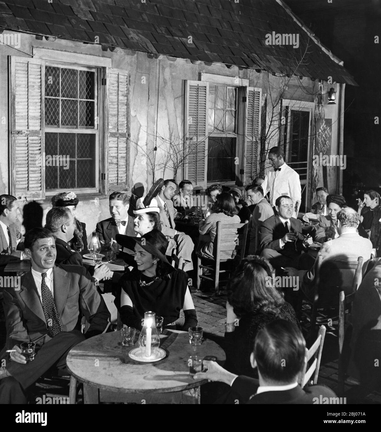 Die älteste französische Bar in New Orleans, Louisiana, USA, Cafe Laffitte, so benannt nach dem bekannten französischen Piraten. Diese Bar war etwa 200 Jahre alt, als das Bild aufgenommen wurde. Stockfoto