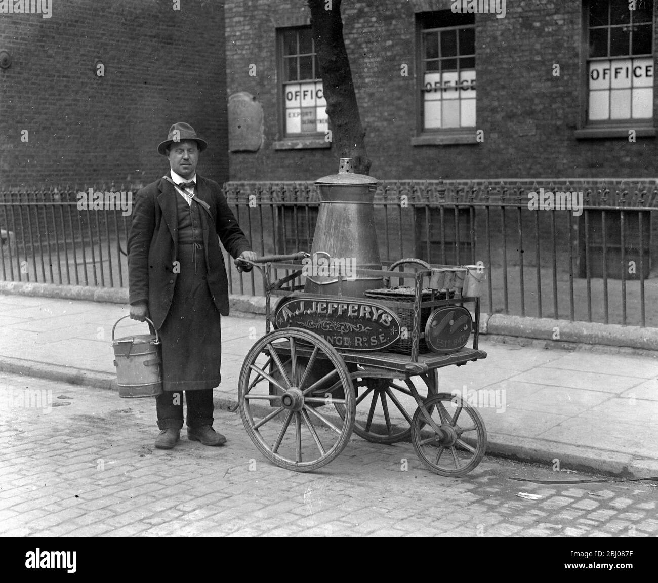 Albert F Jefferys milkman Künstler stellt Bilder in der Whitechapel Art Gallery aus. Stockfoto