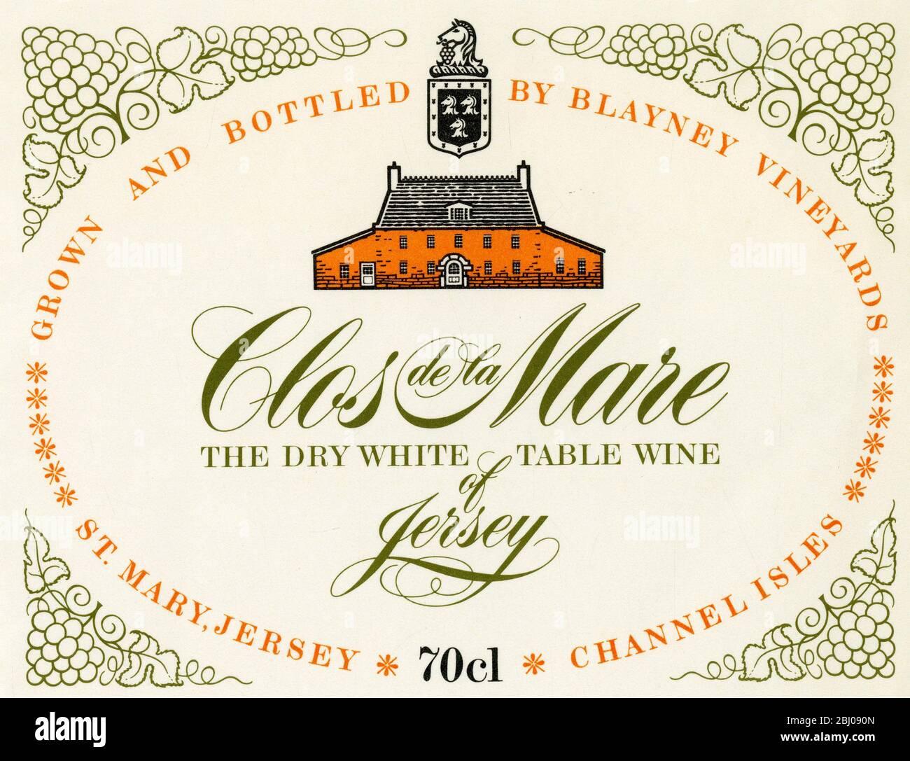 Weinetikett - Clos de la Mare Dry White Table Wine. Angebaut und abgefüllt von Blayney Vineyards, St Mary, Jersey. - 1975 - Stockfoto