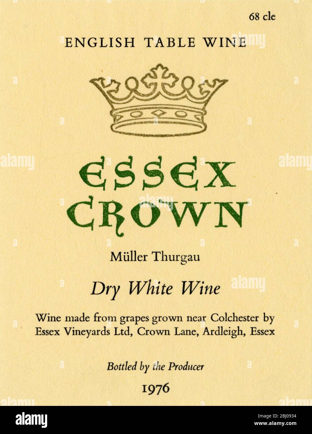 Weinetikett. - Englischer Tafelwein. Essex Crown. Müller Thurgau. Trockener Weißwein aus Trauben, die in der Nähe von Colchester von Essex Vineyards Ltd, Crown Lane, Ardleigh, Essex angebaut werden. - vom Hersteller abgefüllt. 1976. - - Stockfoto