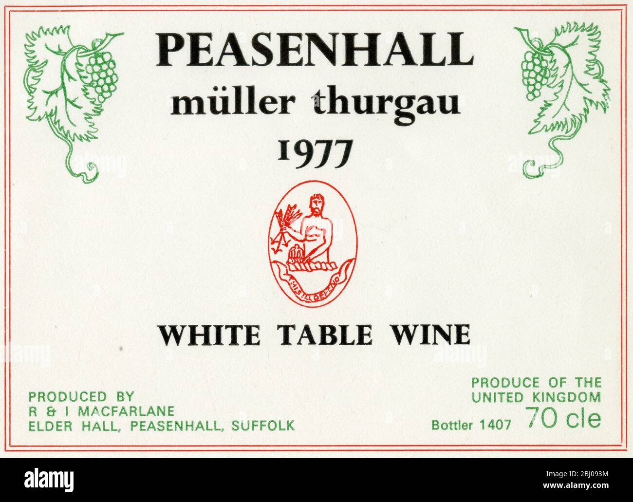 Weinetikett - Weißer Tafelwein Aus Peasanhall. Ein Muller Thurgau Rebsorte Wein von R. und I. Macfarlane, Peasanhall Suffolk. - 1977 Stockfoto