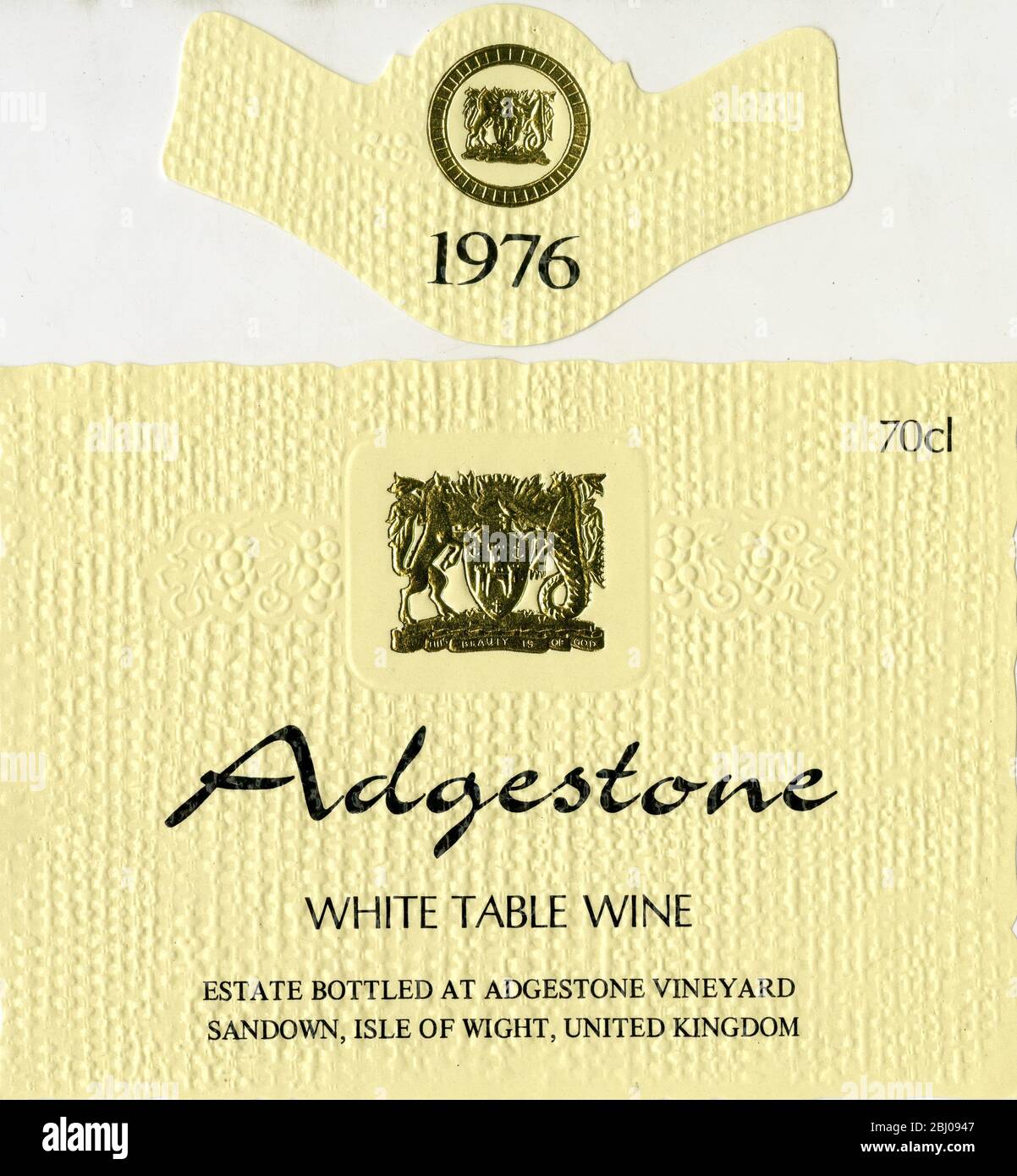 Weinetikett. - Weißwein. Weingut abgefüllt bei Adgestone Vineyard Sandown, Isle of White, Großbritannien. 70 cl. Stockfoto
