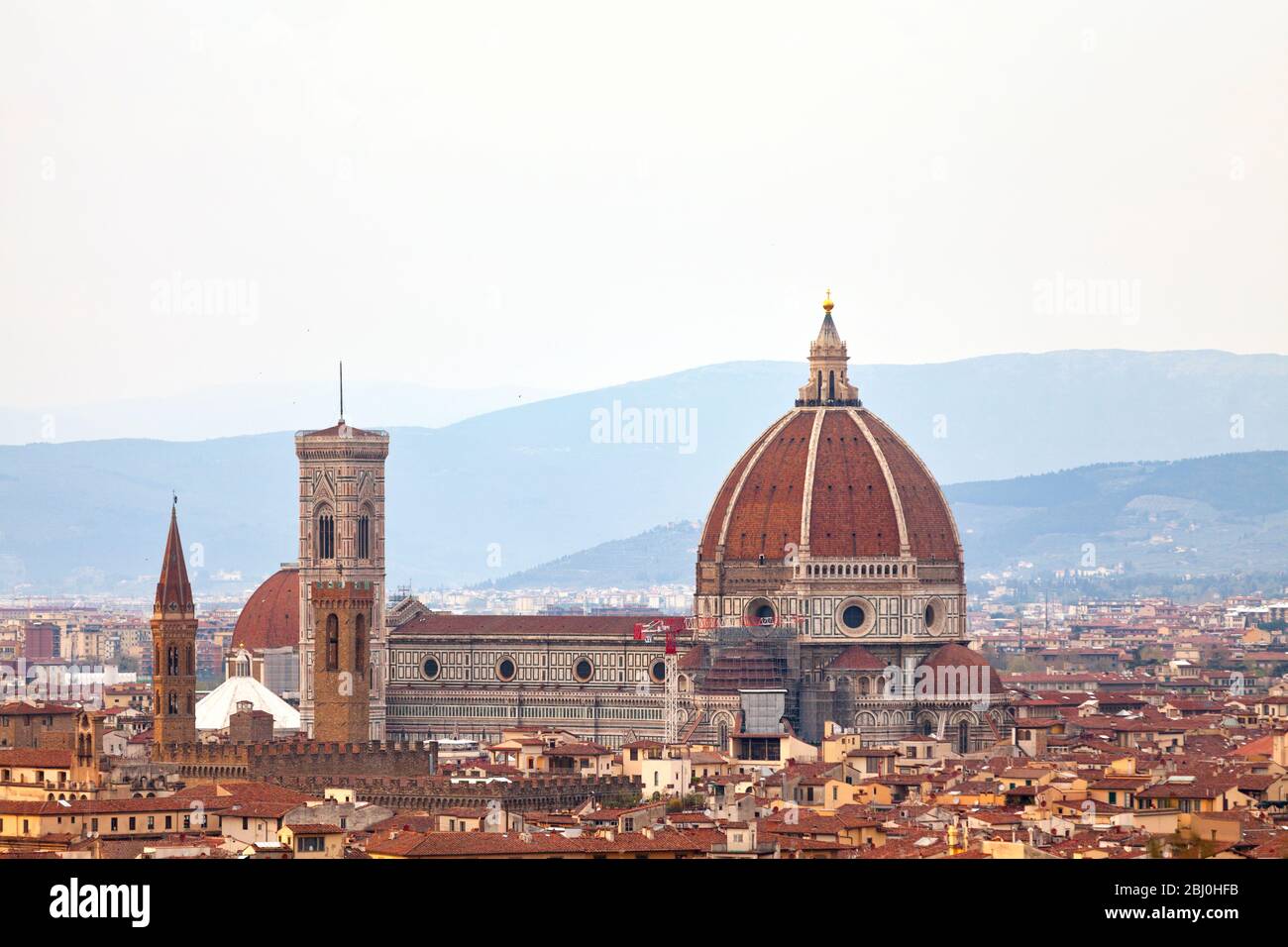 Luftaufnahme der Kathedrale von Florenz, formal die Cattedrale di Santa Maria del Fiore (englisch: Kathedrale der Heiligen Maria von der Blume). Stockfoto