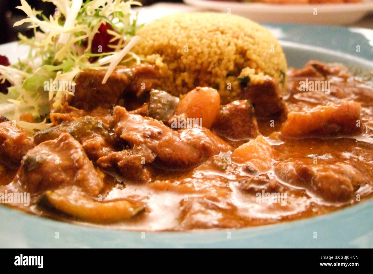 Marokkanisches lamm tajine mit couscous -Fotos und -Bildmaterial in ...