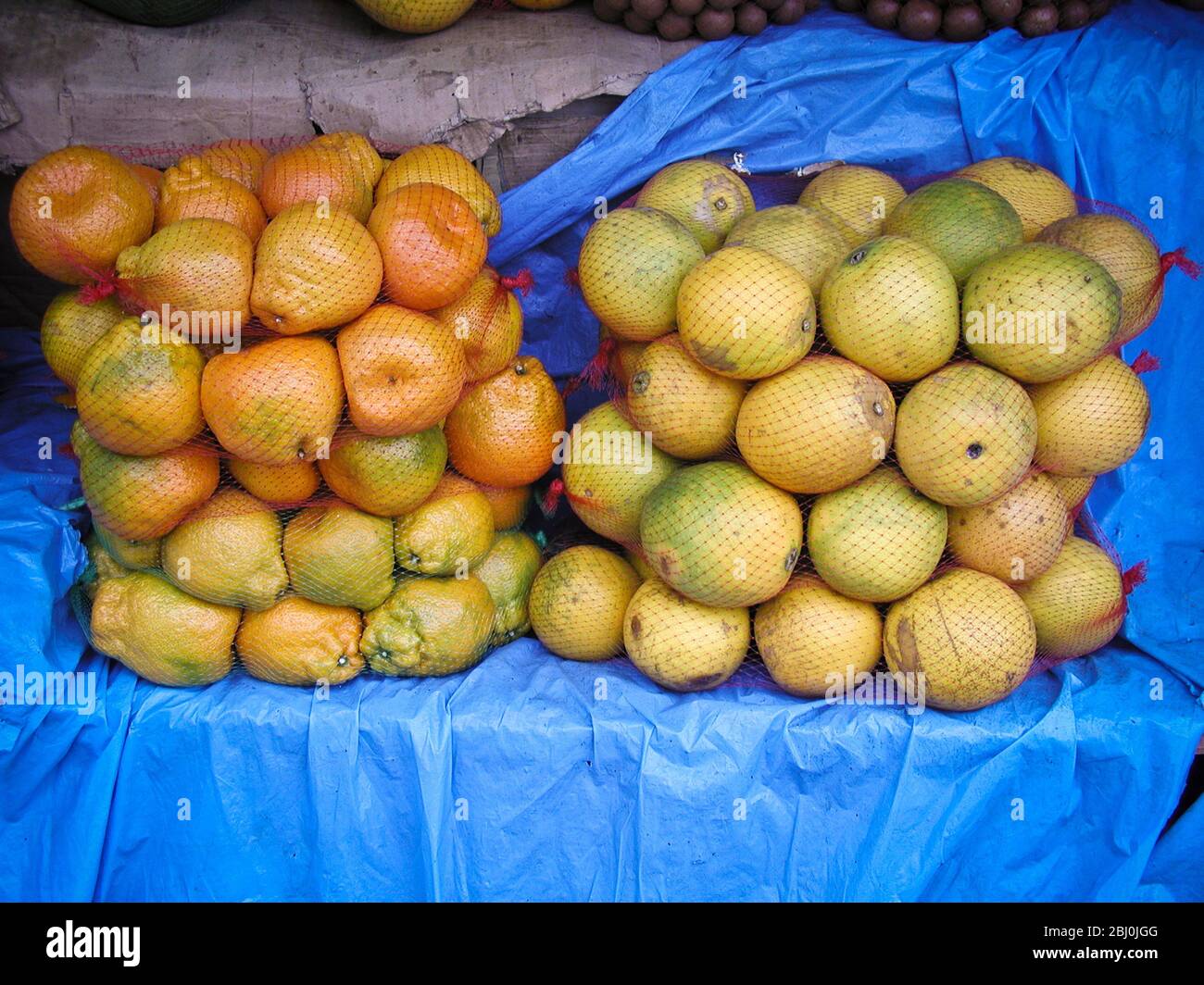 Zitrusfrüchte auf dem Obst- und Gemüsemarkt in Nelspruit, Mpumalanga, Südafrika - Stockfoto