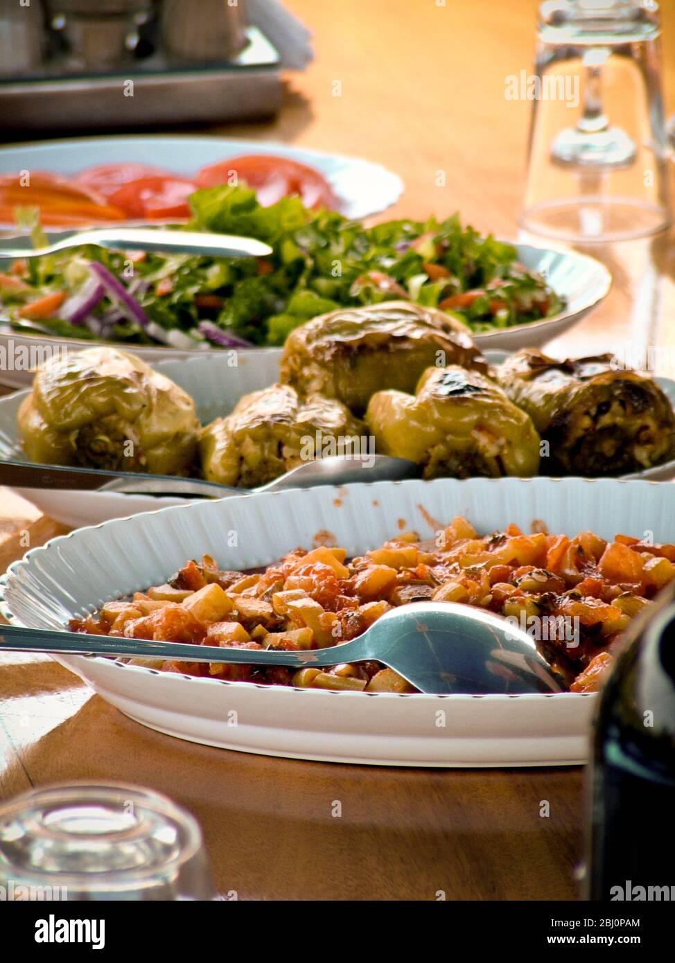 Essen an Bord des türkischen Gulet. - Stockfoto