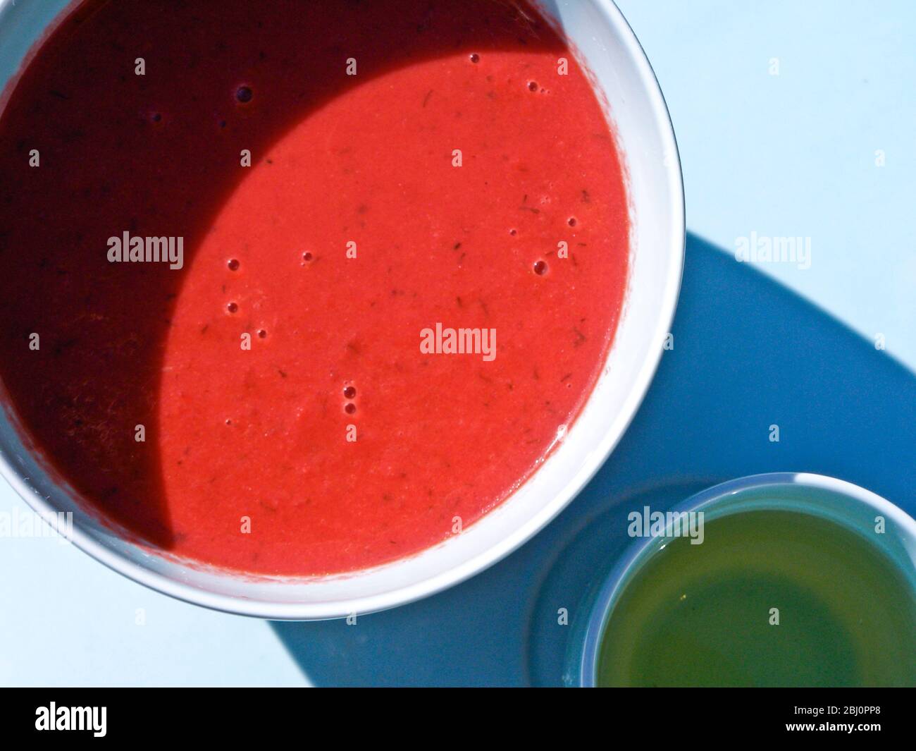 Rote Bete und Orangensuppe - Stockfoto