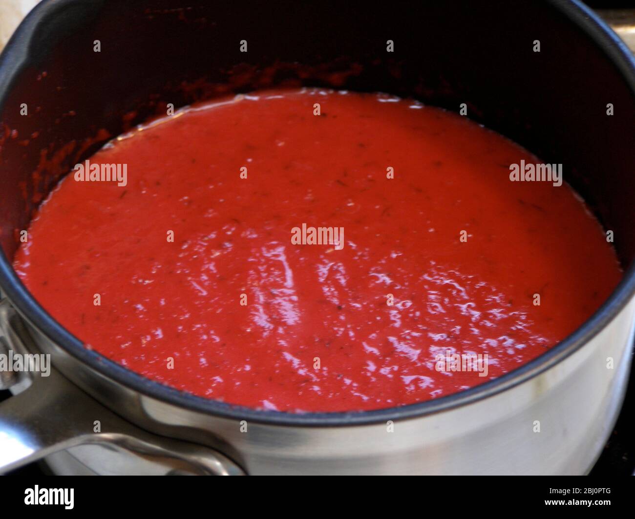 Rote Bete und Orangensuppe - Stockfoto
